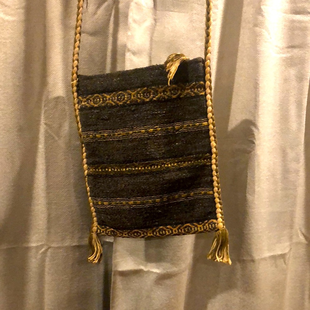 This is a cute earth tone bag from new bury street Mass. In good condition.